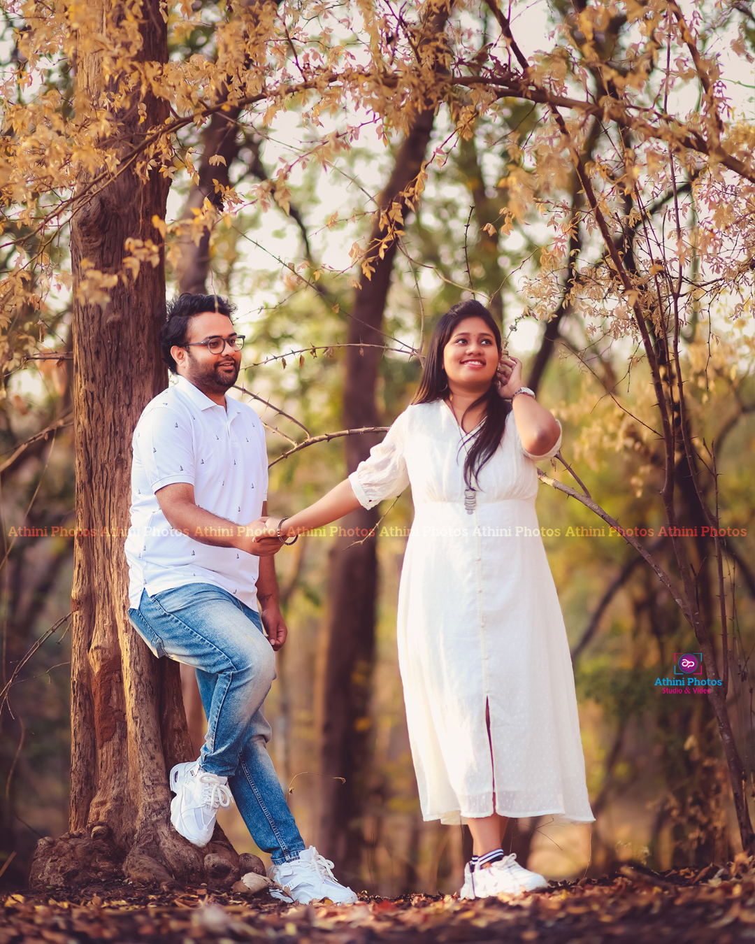 Gokul & Karthika's Enchanting Pre-Wedding Photoshoot | Athini Photos Explore the magical moments captured at Gokul and Karthika's pre-wedding photoshoot by Athini Photos. Discover unique poses, stunning locations, and creative photography techniques that made their love story come alive through the lens.