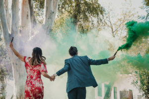 Read more about the article How to dress for a couple photo shoot?