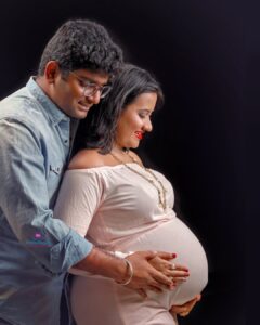 Read more about the article Capturing the Magic: Creative Pregnancy Photoshoot Ideas for Every Setting