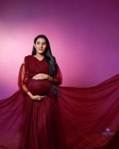 Read more about the article When to Take Maternity Photos: A Comprehensive Guide by Athini Photos