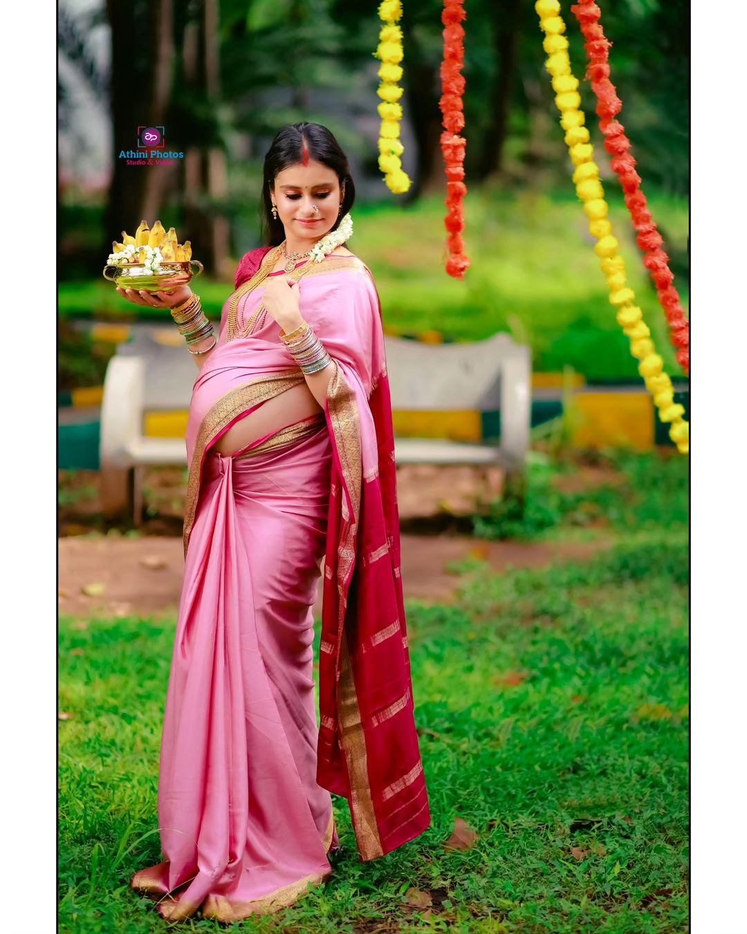 Read more about the article Professional Maternity Photography Studio: Capture the Beauty of Your Journey