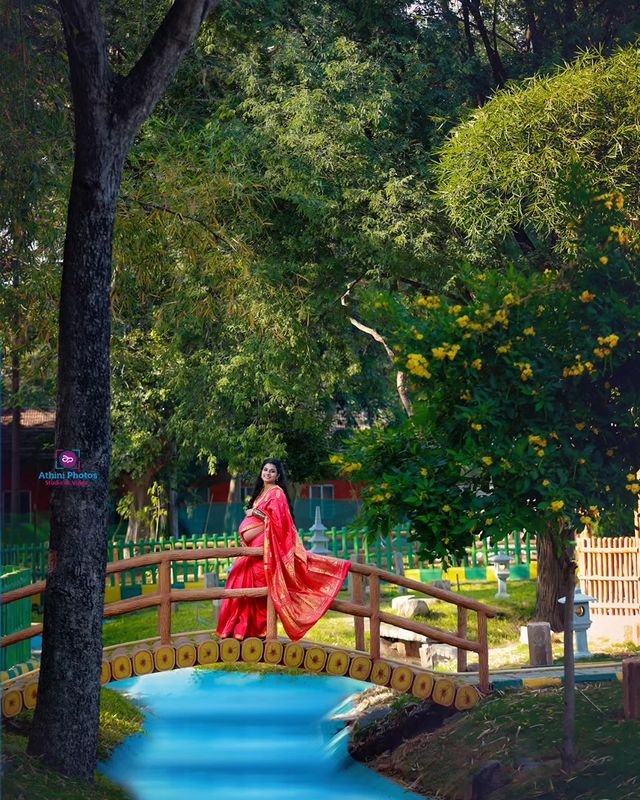Read more about the article Why You Should Consider a Traditional Maternity Photoshoot in Saree: Capturing the Beauty of Pregnancy
