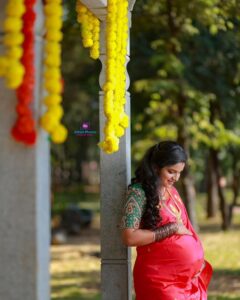 Read more about the article Capturing Elegance: The Ultimate Guide to Pregnancy Photoshoot in Saree