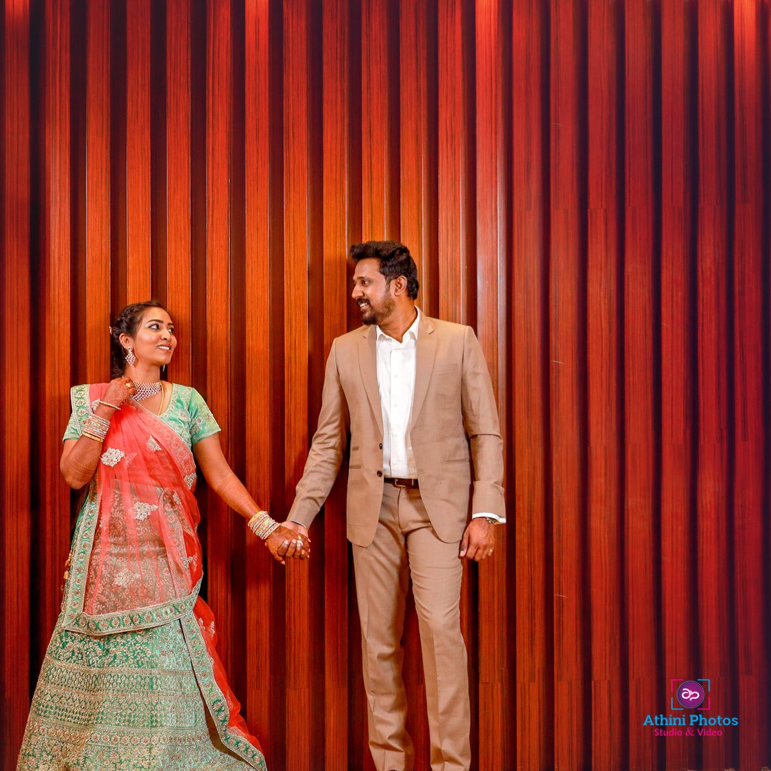 Read more about the article A Complete Guide to Stunning Engagement Poses for Brides: Capture Your Special Moment